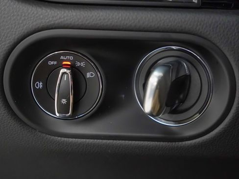 Certified 2025 Porsche Macan image 25