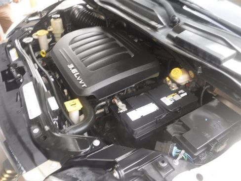 Used 2011 Chrysler Town & Country Touring-L w/ Trailer Tow Group FWD image 23