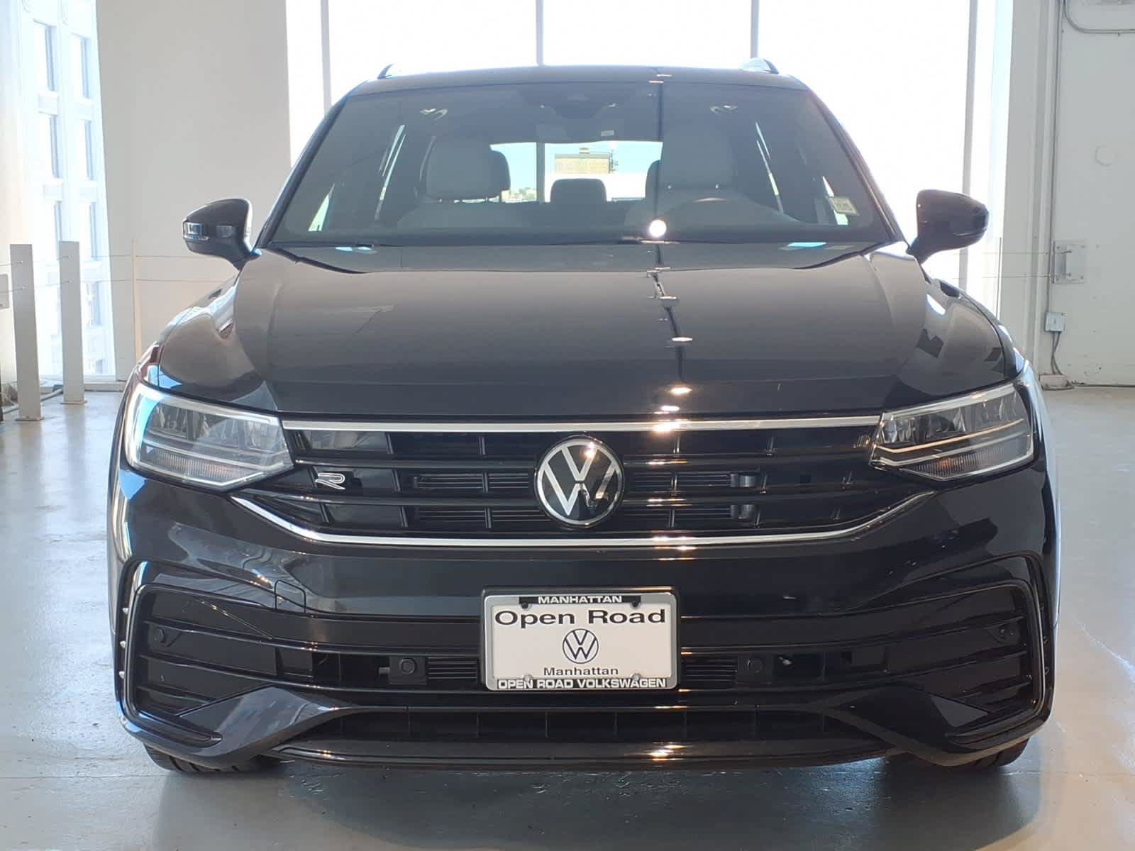 Used 2024 Volkswagen Tiguan SE R-Line AWD/4WD image 2