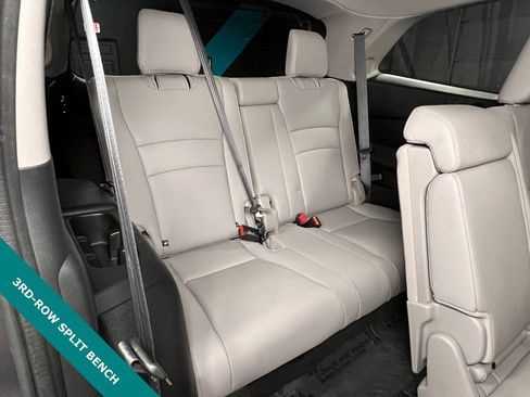 Used 2022 Honda Pilot Touring image 16