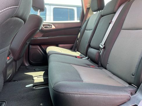 Used 2017 Nissan Pathfinder S FWD image 12