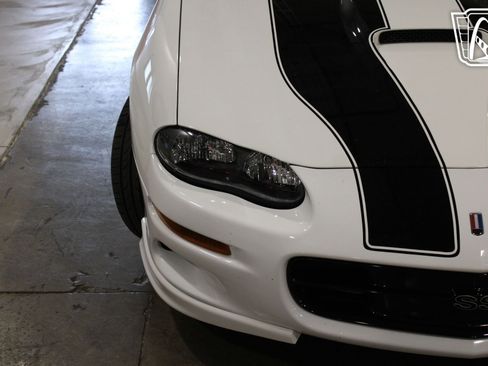 Used 2001 Chevrolet Camaro Z28 w/ SS Performance/Appearance Pkg RWD image 29
