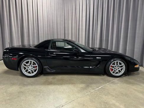 Used 2004 Chevrolet Corvette Z06 w/ Memory Package RWD image 4