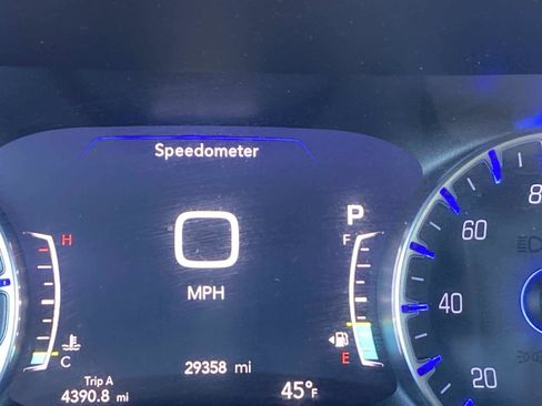 Certified 2022 Chrysler Pacifica Touring-L image 32