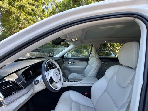 Used 2023 Volvo XC90 B6 Plus image 26
