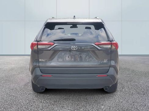 Used 2021 Toyota RAV4 LE AWD/4WD image 5