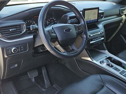Used 2020 Ford Explorer XLT w/ Equipment Group 202A image 28
