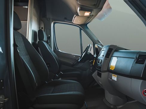 Used 2018 Mercedes-Benz Sprinter 2500 image 14