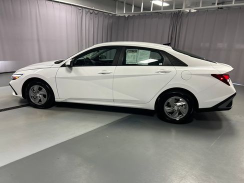 Used 2026 Hyundai Elantra SE FWD image 4