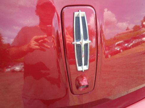 Used 2014 Lincoln MKS image 13