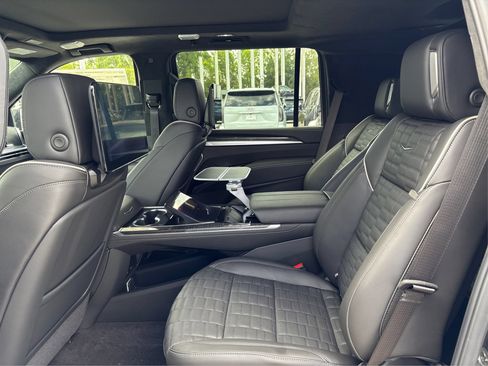 New 2026 Cadillac Escalade ESV V AWD/4WD image 10