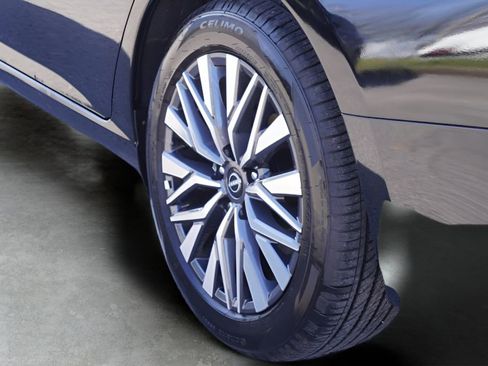 Used 2024 Nissan Altima 2.5 SV FWD image 9