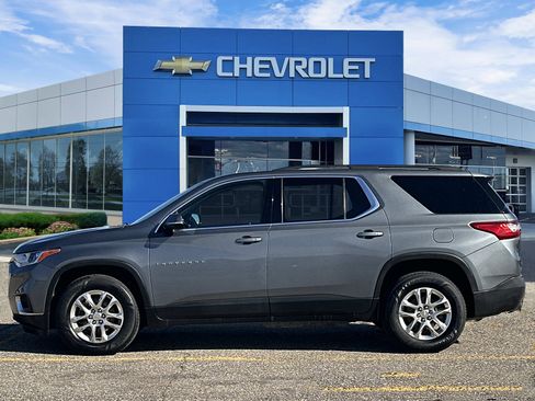 Certified 2020 Chevrolet Traverse LT image 2