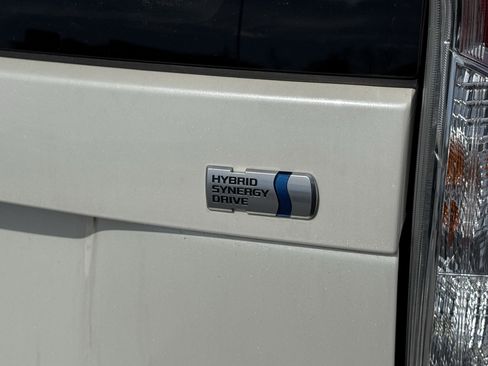 Used 2015 Toyota Prius Three image 19