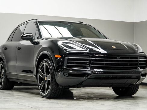 Used 2023 Porsche Cayenne Platinum Edition AWD/4WD image 4