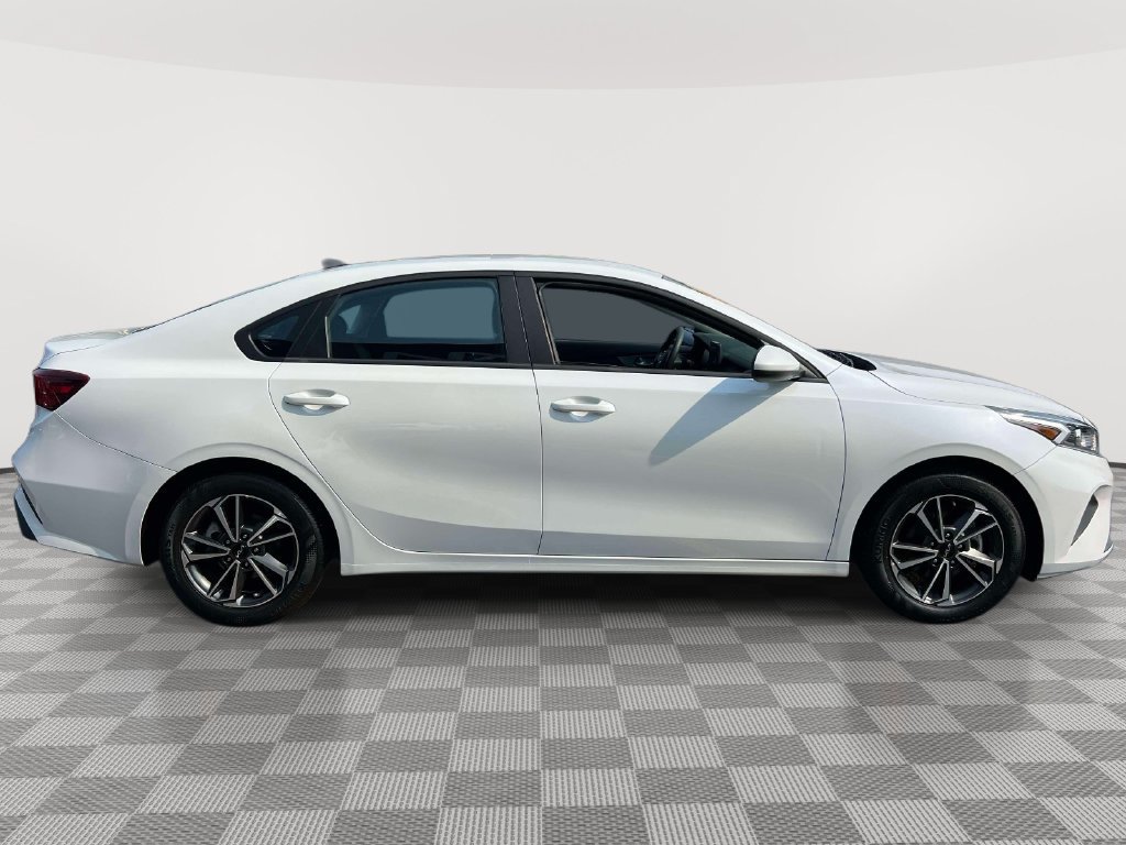 Certified 2023 Kia Forte LXS FWD image 4