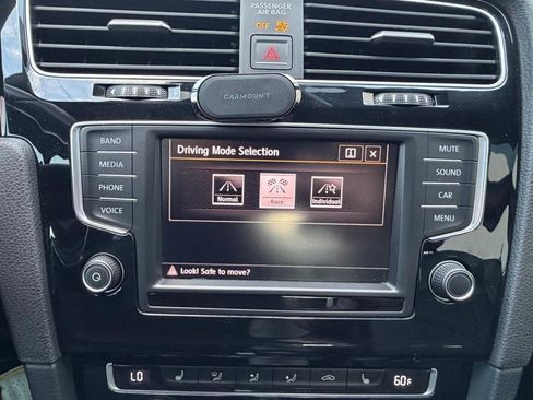 Used 2016 Volkswagen Golf R 4-Door image 35