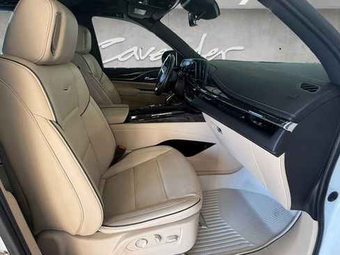 Used 2023 Cadillac Escalade ESV Premium Luxury image 24