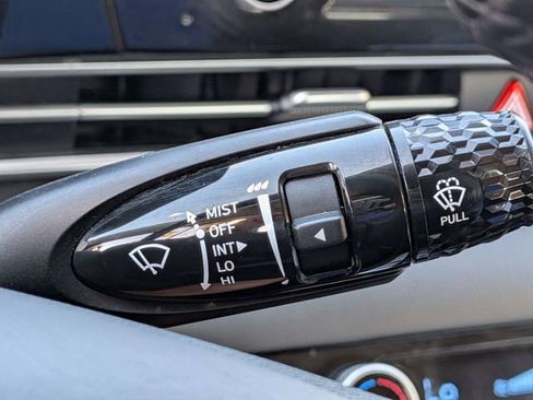 Used 2022 Hyundai Elantra SEL w/ Convenience + Premium Package FWD image 30