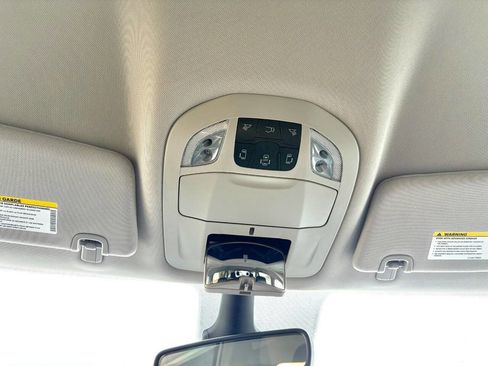 Used 2024 Chrysler Pacifica Touring-L FWD image 16