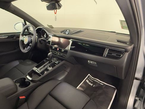New 2026 Porsche Macan image 19