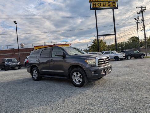 Used 2015 Toyota Sequoia SR5 image 3