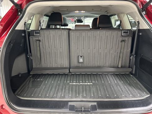 Used 2024 Toyota Highlander XLE image 28