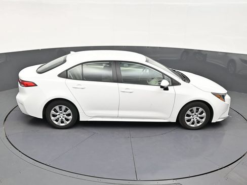 Used 2025 Toyota Corolla LE FWD image 17