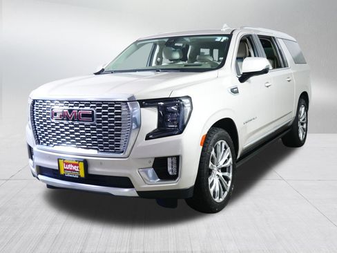 Used 2021 GMC Yukon XL Denali w/ Denali Ultimate Package AWD/4WD image 3