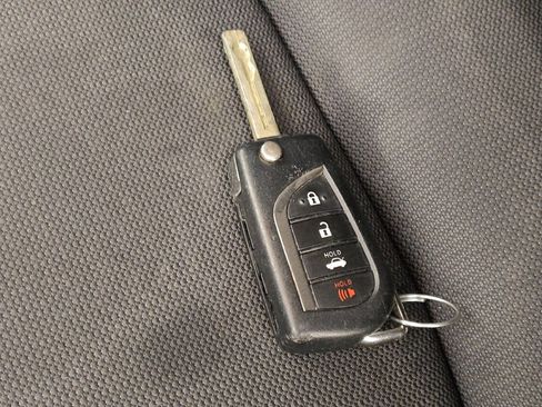 Used 2022 Toyota Corolla LE FWD image 32