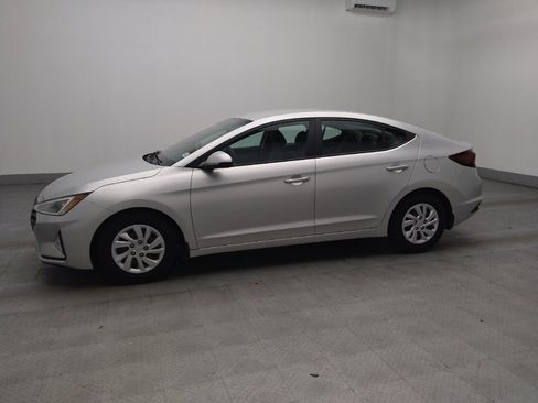 Used 2019 Hyundai Elantra SE FWD image 2