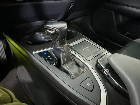 Used 2020 Lexus UX 200 w/ Accessory Package FWD image 18