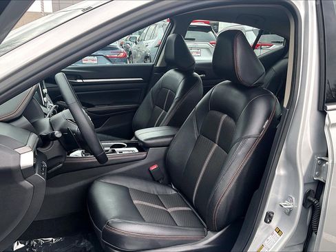 Used 2025 Nissan Altima 2.5 SR image 23