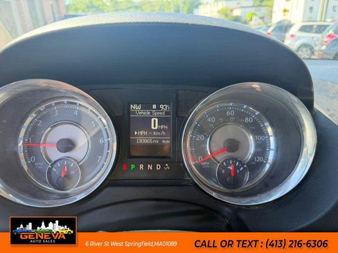 Used 2013 Chrysler Town & Country Touring FWD image 14