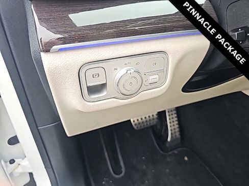 Used 2024 Mercedes-Benz GLS 450 4MATIC image 21