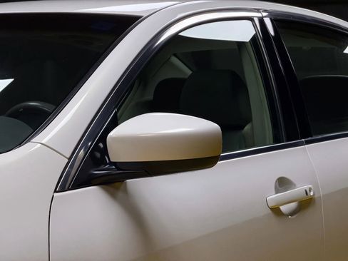 Used 2010 INFINITI G37 x Sedan w/ Premium Pkg image 9