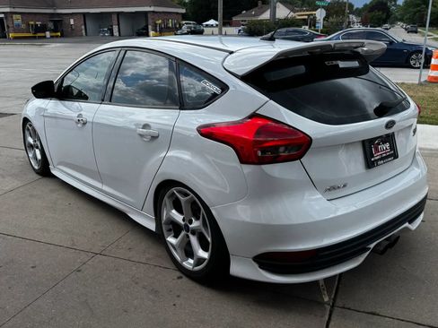 Used 2018 Ford Focus ST w/ Equipment Group 401A FWD image 9