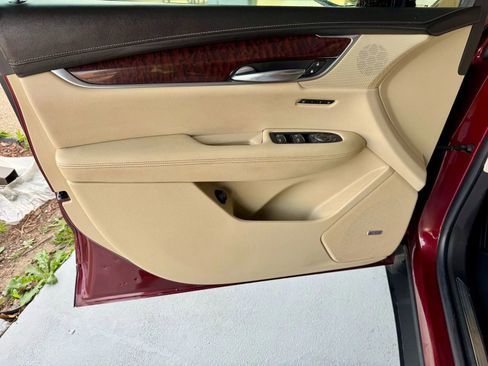 Used 2017 Cadillac XT5 Luxury w/ Driver Awareness Package image 15