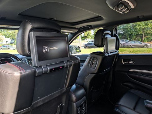 Used 2017 Dodge Durango R/T w/ Technology Group AWD/4WD image 19