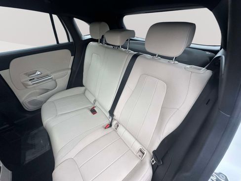 Used 2021 Mercedes-Benz GLA 250 4MATIC image 32