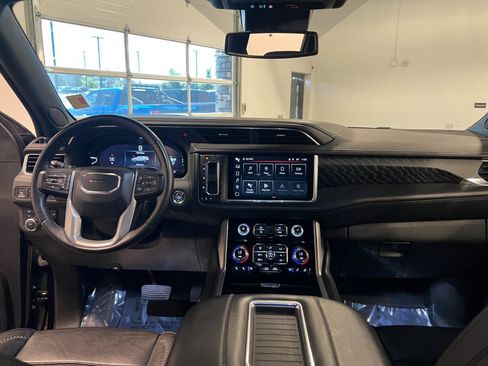Used 2023 GMC Yukon XL Denali AWD/4WD image 30