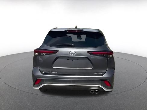Used 2025 Toyota Highlander XSE AWD/4WD image 10