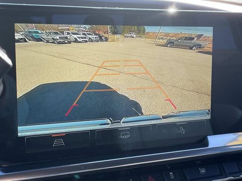 Used 2023 GMC Sierra 1500 SLE w/ Preferred Package image 18