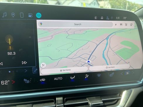 Certified 2024 Chevrolet Equinox EV LT image 24