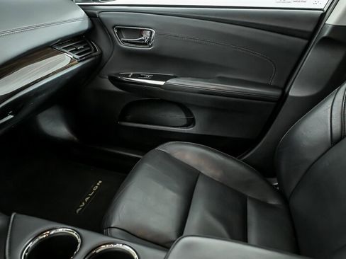 Used 2013 Toyota Avalon XLE image 32