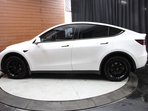 Used 2023 Tesla Model Y Long Range image 14