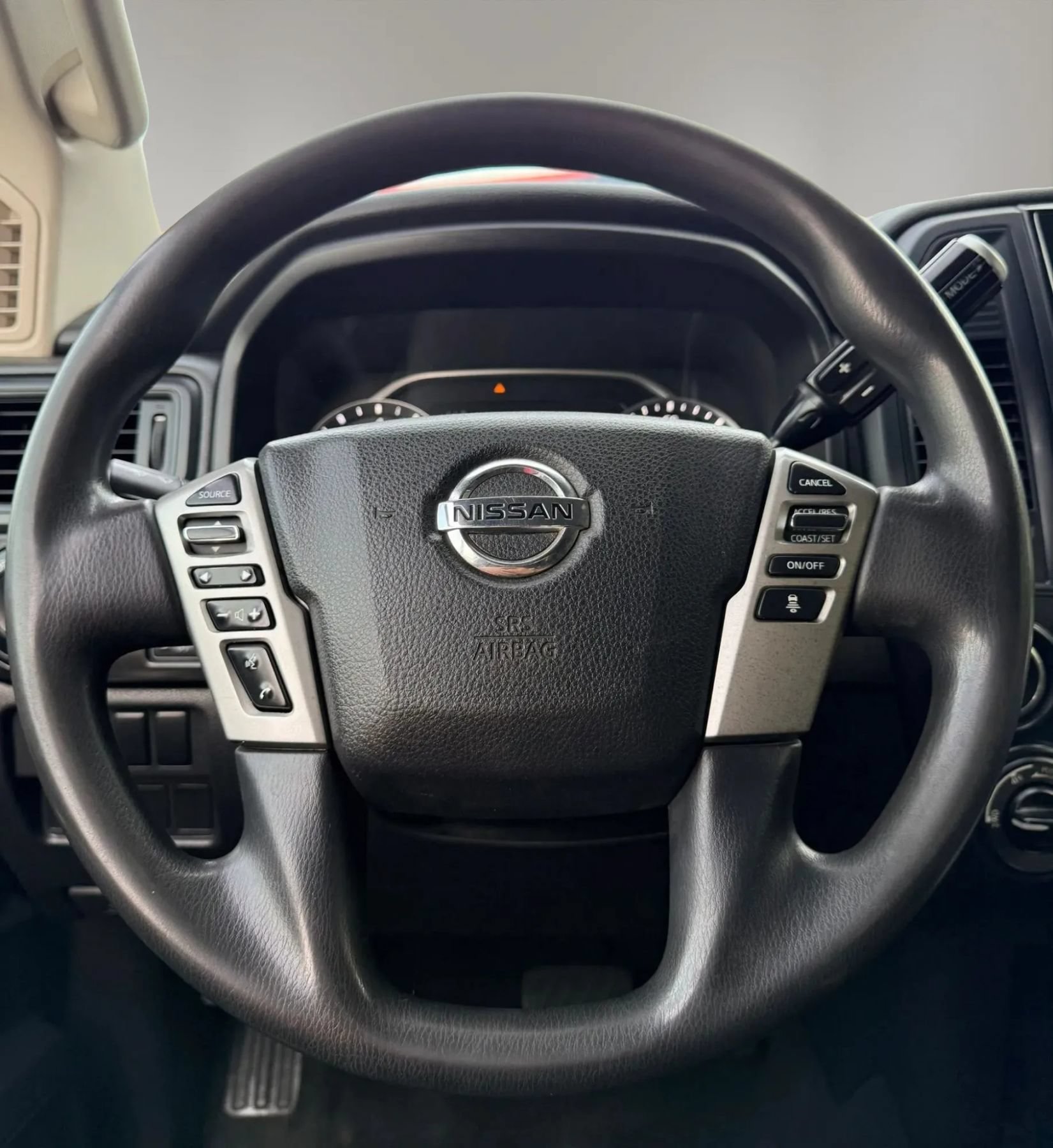 Used 2022 Nissan Titan SV AWD/4WD image 15