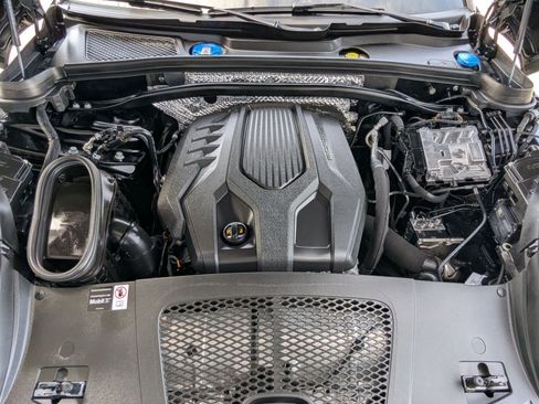 Certified 2026 Porsche Macan AWD/4WD image 28