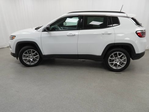 Certified 2024 Jeep Compass Latitude image 17