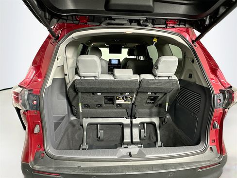 Certified 2023 Toyota Sienna XLE image 29